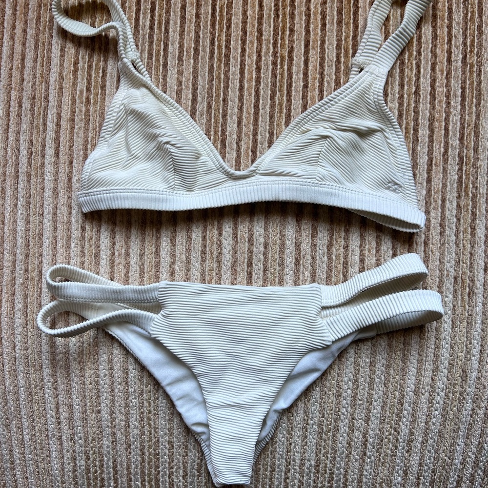 Billabong Ivory Bikini | size M